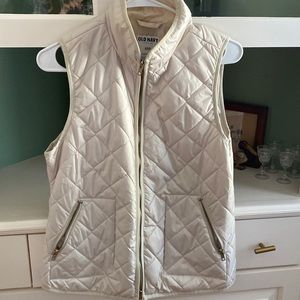 2 Old Navy Quilted Vests Size Small
